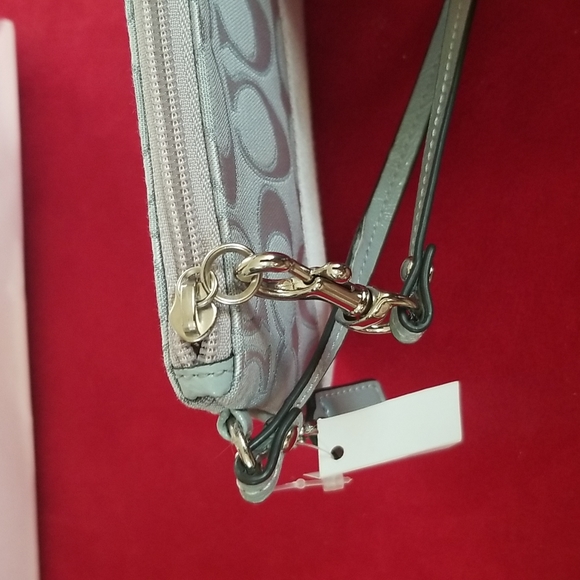 Coach - Picture 2 of 4